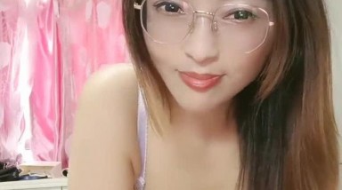 轻熟女气质美少妇，大姨妈来了，展示分泌物，卫生间尿尿尿力十足喷的老高,自称黑蝴蝶