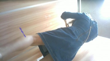 三月最新流出私房厕拍大神隔墙有眼 酒店女厕全景前后角度偷拍多个美女嘘嘘两个结伴来的制服美女