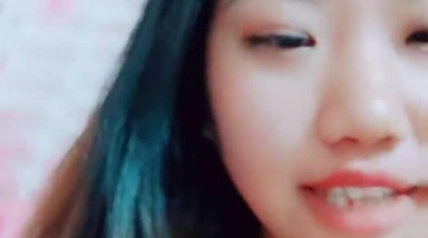 哺乳期少妇老公出差上了公公的床，全程露脸把奶水挤鸡巴上口交，让大哥舔逼喂奶喷了一脸奶水，上位爆草口爆