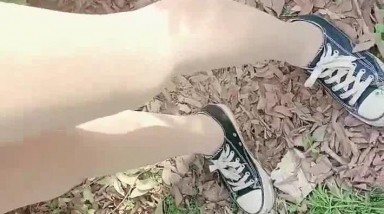 户外野战4.5 极品美少妇勾搭68岁流浪汉大爷 浑身嗙臭口起来直干呕 急不可待小树林激战 太久没做大爷很快就射了