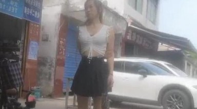 最牛视角偷拍站街女探花《本场无套内射》 被村口吃棒棒冰等客的妹子带到简易砖房交易