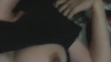 漂亮大奶小女友 来口一口 不口 脏死了 走开 操一半要妹子口 边操还边打电话 被操的小脸绯红