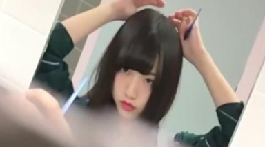 美女如云艺术院校潜入女生厕所多角度连续偸拍漂亮小姐姐大小便同步露脸人美就算了皮肤BB也很极品