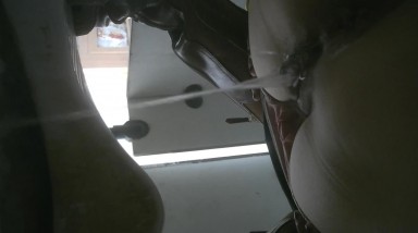 五月最新流出厕拍牛人潜入商场隔板女厕全景偷拍几个妹子尿尿3穿上风衣尿尿妹子说能找到厕位不错了