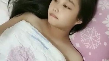 OO後早婚早孕小夫妻也瘋狂,小哥帶著懷6,7個月媳婦玩茓自拍,對兒子的早教真及時