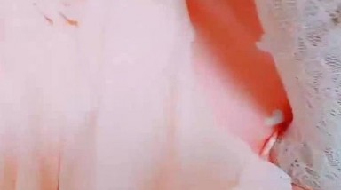 良家处女『粉红萌妹』第一次做爱被大叔破处 漂亮白嫩 强行插B 小穴太紧忍不住内射了