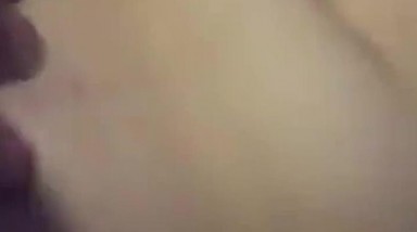 良家少妇在家偷情 舒不舒服 舒服 还想不想日 想 好想 满脸绯红 被操的这个表情了还不满足 四川方言