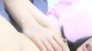 苗條嫩妹發育的真好,小毛茓十分茂密,欲望十足,不斷流水,水真多