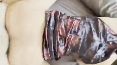 高跟肉丝美女被爸爸操的骚叫不停 爸爸 我要高潮了 不行了 操死啦 太能叫 注意音量 最后内射 精液流了一地