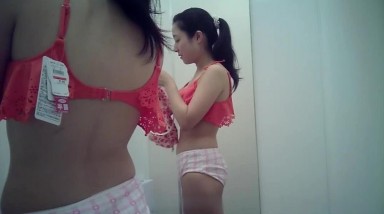 坑闺蜜系列学生宿舍商场更衣室偷拍室友换衣服私密生活，全是曼妙的身材