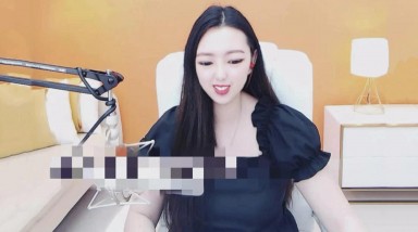 大神潜入直播间女厕偷拍两位靓丽的美女主播