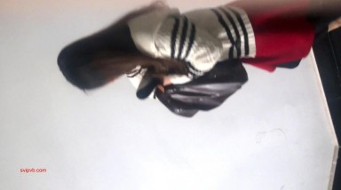 大神潜入学校女厕近距离偷窥3位年轻的美女呢老师