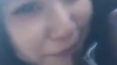 漂亮美眉吃鸡吞精 你可以吹出来吗 可以啊 这个姿势趴着边开车边吃鸡 一个急刹会不会顶进喉咙