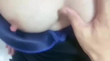 绿意盎然 海角侄子爆肏嫂子12.0 家里没人厨房戏弄嫂子 欲迎还拒高潮N次肏失神 灶台迎击内射真过瘾