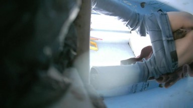 六月最新流出国内厕拍大神潜入电子厂女厕全景 零距离后拍牛仔裤美女那么大一条白带尿完都不擦提裤走人