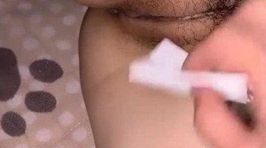 小媳婦剛生過孩子,奶子很漲,老公忍太久了急匆匆要插,還沒動幾下,孩子哭鬧醒了