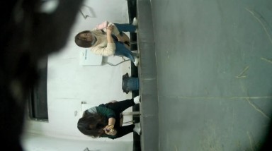 县城农村全景厕拍 妖艳的高跟长发美女 迫不及待的脱内裤尿尿2K高清无水印版