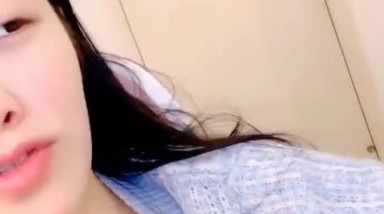 漂亮小姐姐连干两炮男子受不了 再找个男人操你吧 不行了 狗男人废物快顶啊操死人家 太饥渴了 把男子当狗一样骑 真是不被榨干不罢休啊