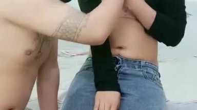 紋身社會人約個黃毛丫頭,男的J8還真的很粗,妹子嘴巴都撐不下了,插進去受不了