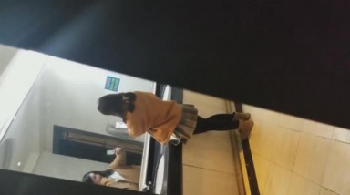 大神多地点女厕近距离偷拍多位美女嘘嘘5