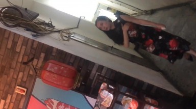 厕拍大神多地点女厕近距离偷拍多位美女嘘嘘10