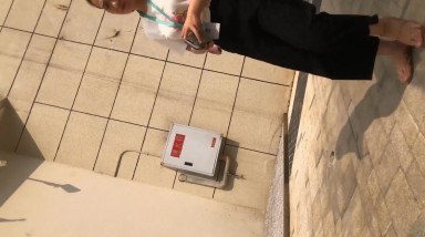 厕拍大神女厕近距离特写偷拍多位美女嫩逼12