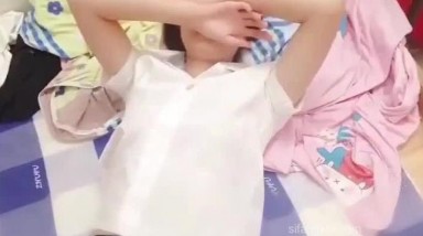 流鼻血推荐【真实表姐弟乱伦一个月记录】表姐职业是秘书，穿了职业OL黑丝，简直要了老表弟的小命，趁她喝醉 把她操哭