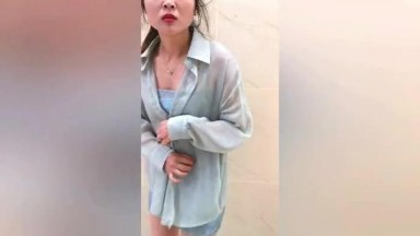 商场女厕偷拍 厕拍挺性感的少妇 拍了人家的逼 出来还要问人家厕所在哪里，胆真大