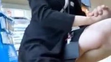 商场抄底漂亮售貨員小姐姐 这个视角太诱惑太顶了 穿着骚丁的屁屁一扭一扭 1080P超清