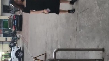 女厕侧拍 刚刚从饭店走出来的漂亮小靓妹 BB还挺嫩