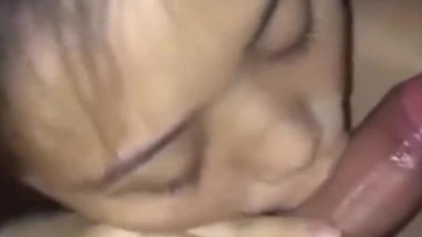 漂亮小女友吃鸡吃精 这手速 这渴望眼神 大肉棒几下就出货 一滴不剩全部吃下 笑的很开心