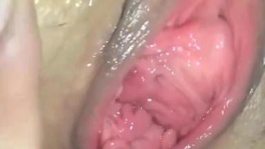 漂亮熟妇 如狼似虎的年齡 真是厉害 这逼一插就噴水了 掰开里面鲜红的粉肉好诱惑