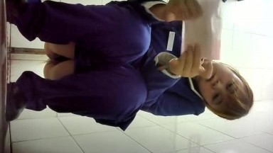 经典电信大楼蹲厕拍正面全 这期不少美女，尿尿声音好听极了