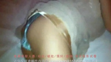 把19岁大奶小学妹下药迷倒后，肆意玩弄抽插她的小嫩穴