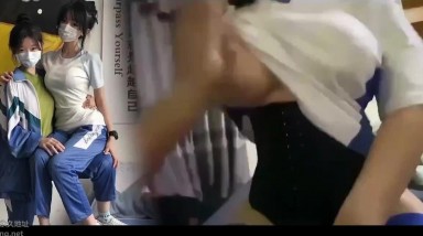 操巨乳学生妹 学校也穿这么骚吗 想勾引同学 我想被校长操 这奶子估计校长肯定喜欢