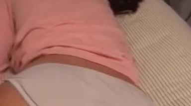 真实记录禽兽姐夫迷晕偷操漂亮小姨子 漂亮翘臀无毛嫩穴 快速抽插也没把她干醒 高清720P原版无水印