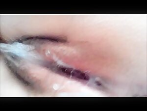 冒死偷摸翻车大合集坑神公共女厕偸拍各种类型小姐姐方便时被发现加看到好B忍不住摸一把